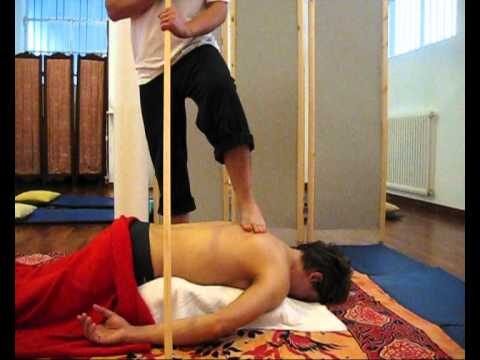 Massaggio Ashiatsu: il massaggio a piedi giapponese