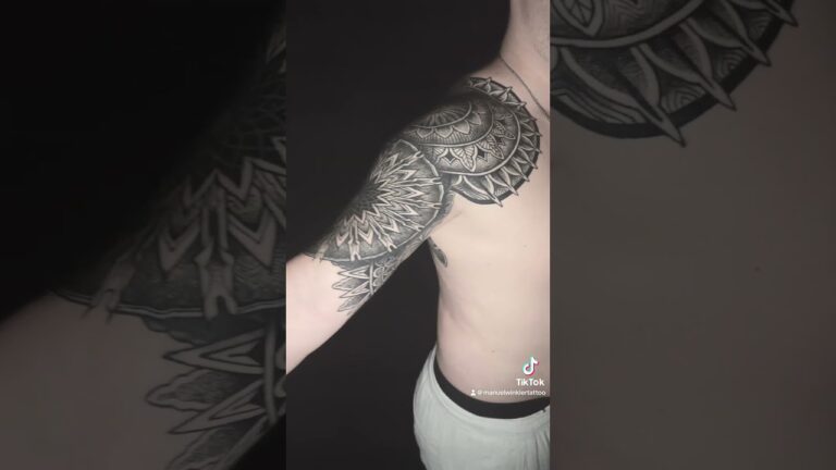 Tatuaggi a punti: la nuova tendenza
